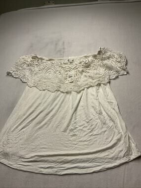 Catos Off The Shoulder White Shirt With Crochet Accent Size 18/20. 3804